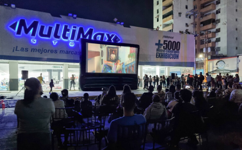 MultiMax encantó a los más pequeños con Cine Bajo Las Estrellas
